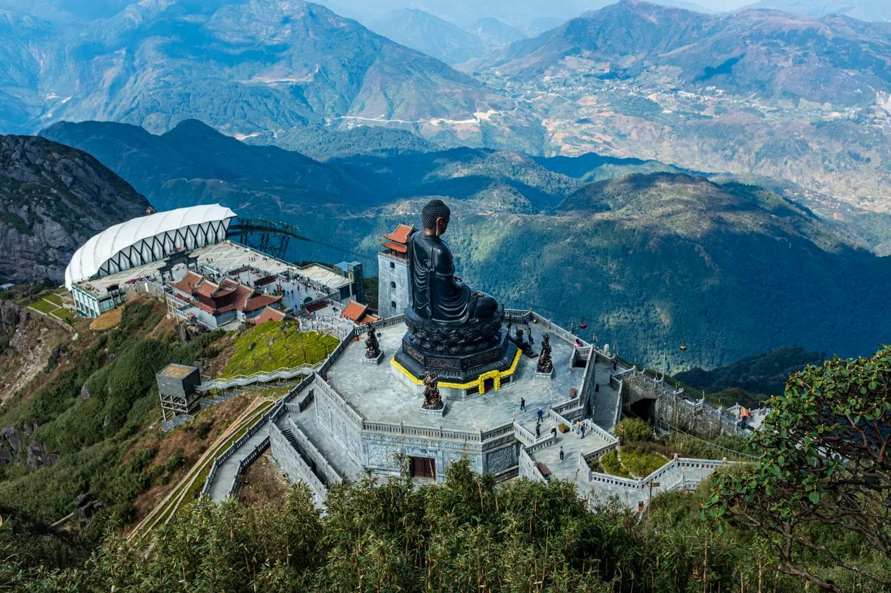 Peaks, Valleys & Bays itinerary with a Halong Bay overnight cruise